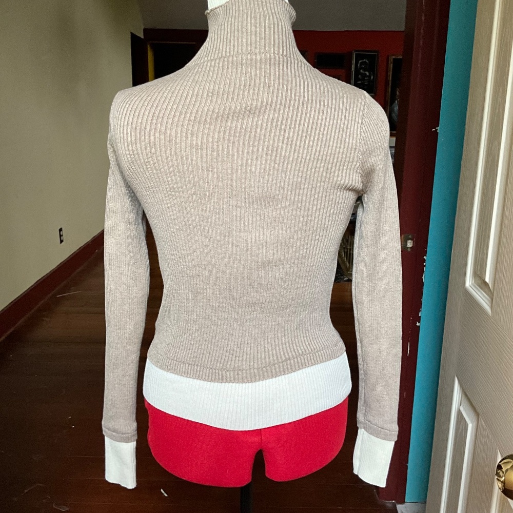 Commense Two-Tone Ribbed Turtleneck Sweater Medium - Picture 2 of 5